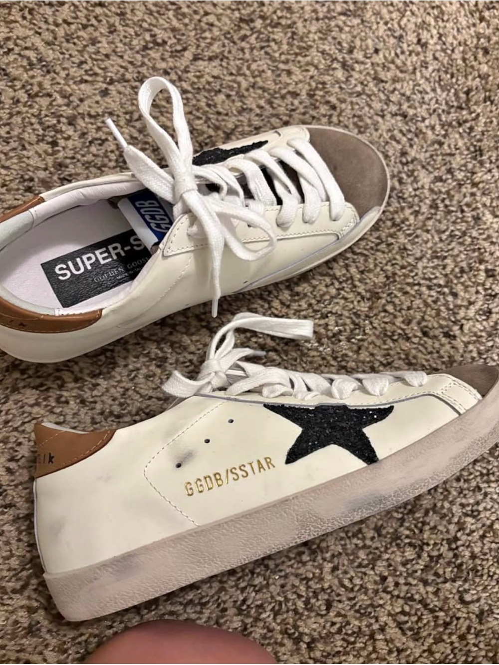 Golden Goose Style White Sneakers with Black Star - Picture 4 of 4